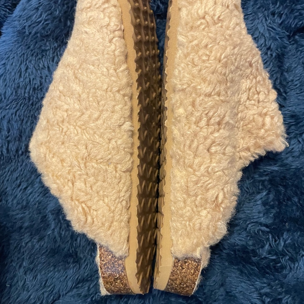 BRAND NEW Cozy Cream IB (Intentionally Blank) Women's Slippers-Size 8